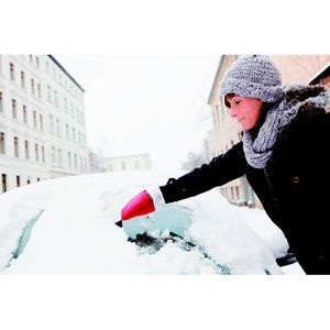 Car ice scraper w/ mitten — WARMIX